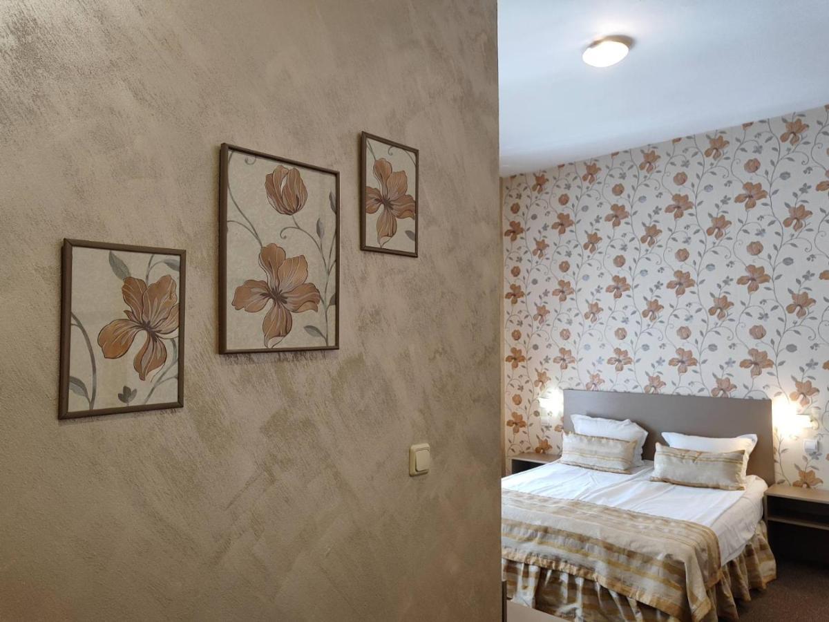 Семеен Хотел "Булаир" Burgas Exterior foto