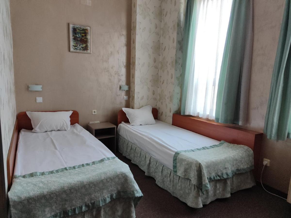 Семеен Хотел "Булаир" Burgas Exterior foto
