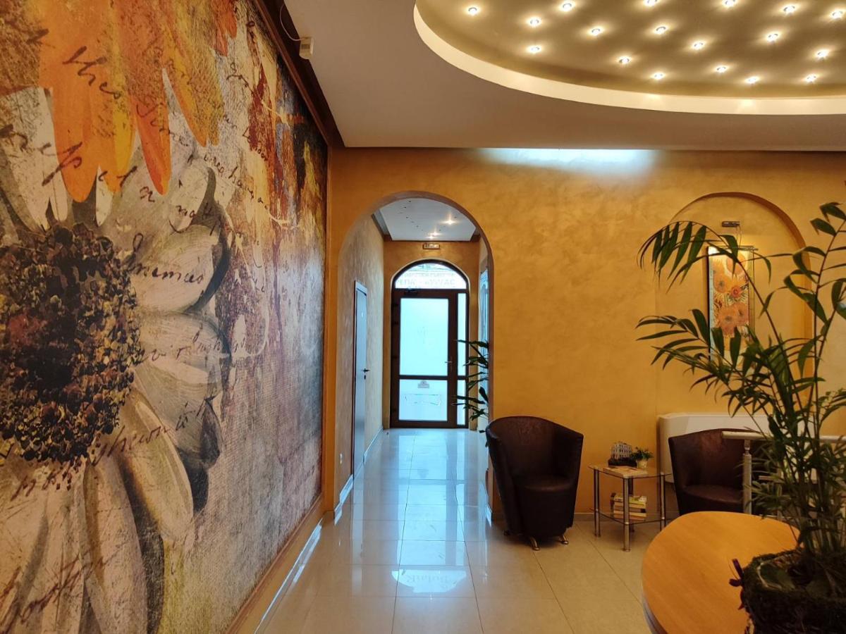 Семеен Хотел "Булаир" Burgas Exterior foto
